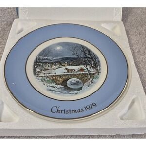 Avon DASHING THROUGH THE SNOW 1979 Vintage Christmas Plate Series 7th Ed.